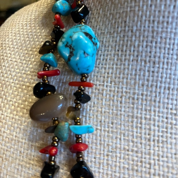 RED CORAL, TURQUOISE, ONYX AND TIGER EYE HANDCRAFTED NECKLACE AND EARRINGS - Picture 4 of 13